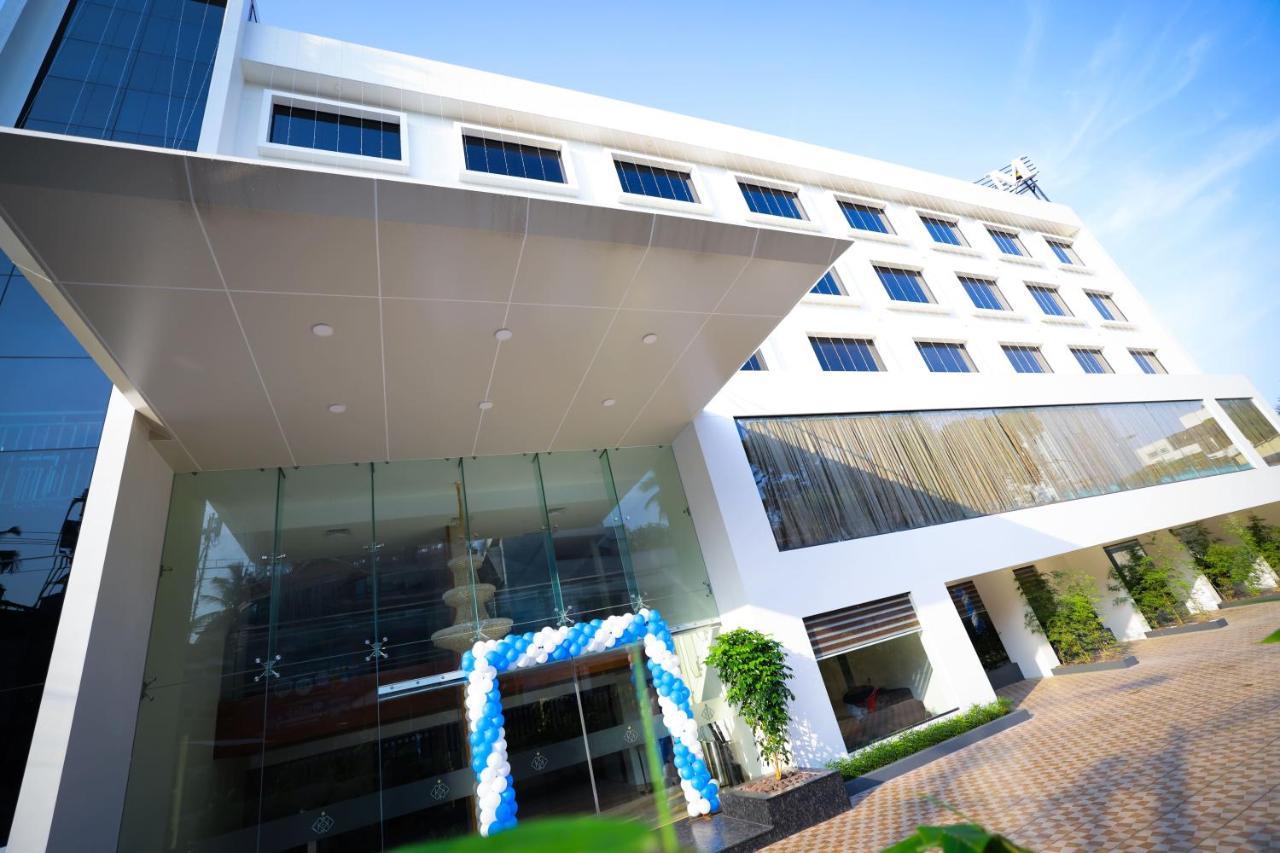 Hotel Kkm International Thiruvananthapuram Esterno foto