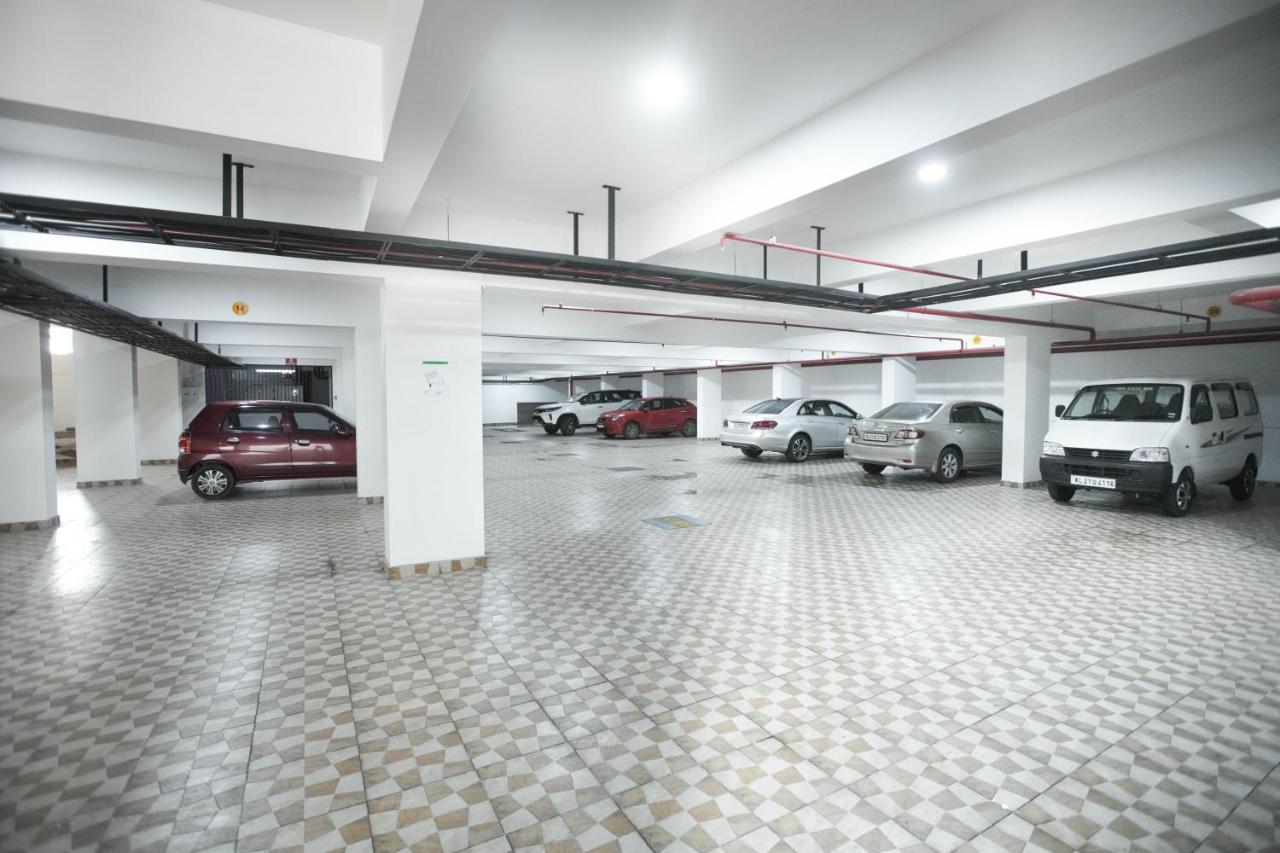 Hotel Kkm International Thiruvananthapuram Esterno foto